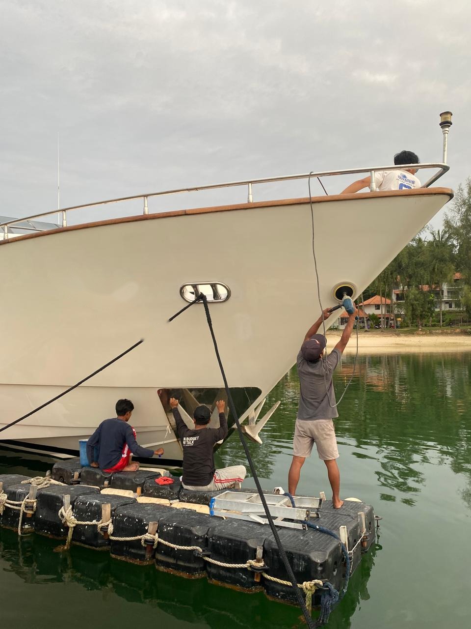 Ship hull polishing